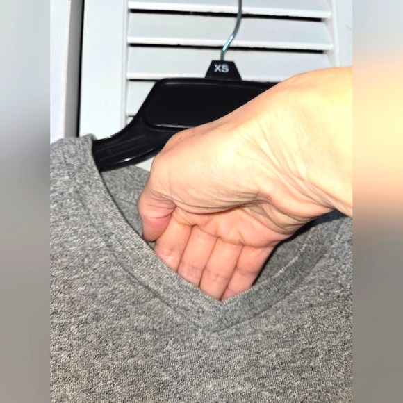 Club Monaco Men's M V-neck Long Sleeve Knit Shirt - Picture 2 of 10